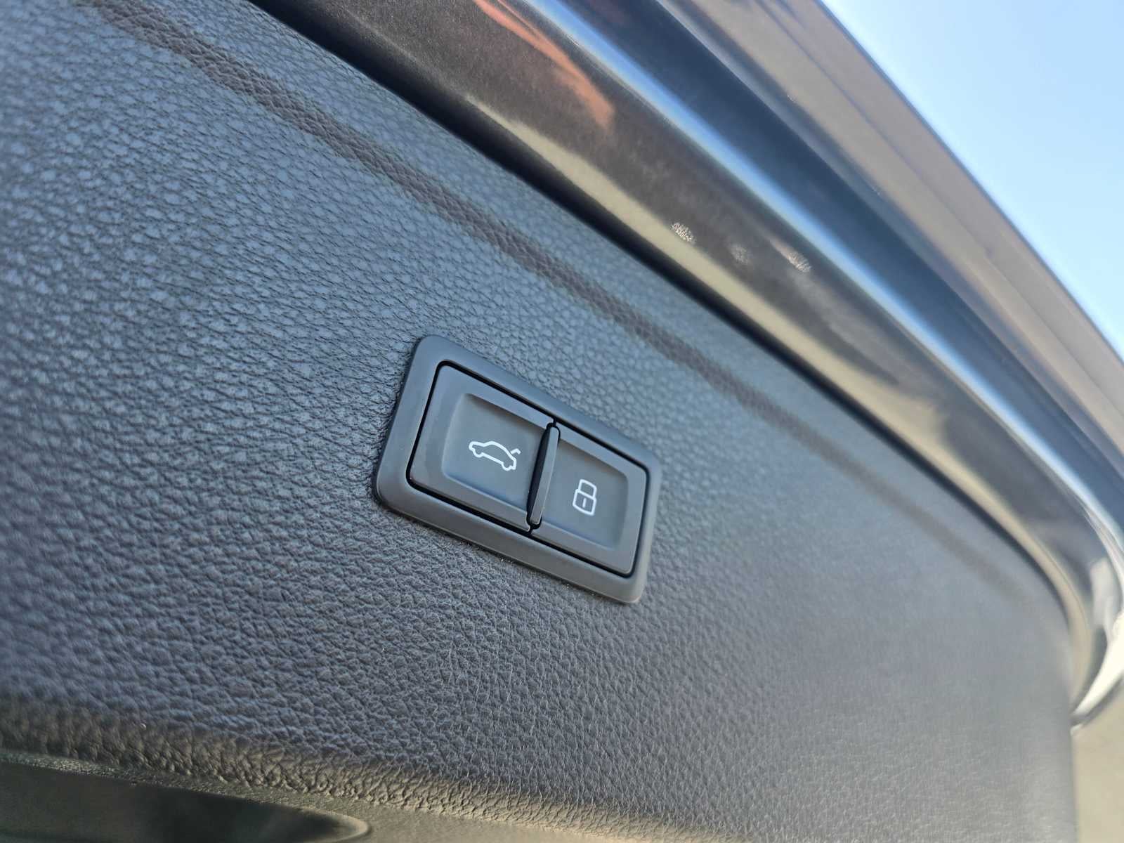 2022 Audi Q5 S line Premium Plus