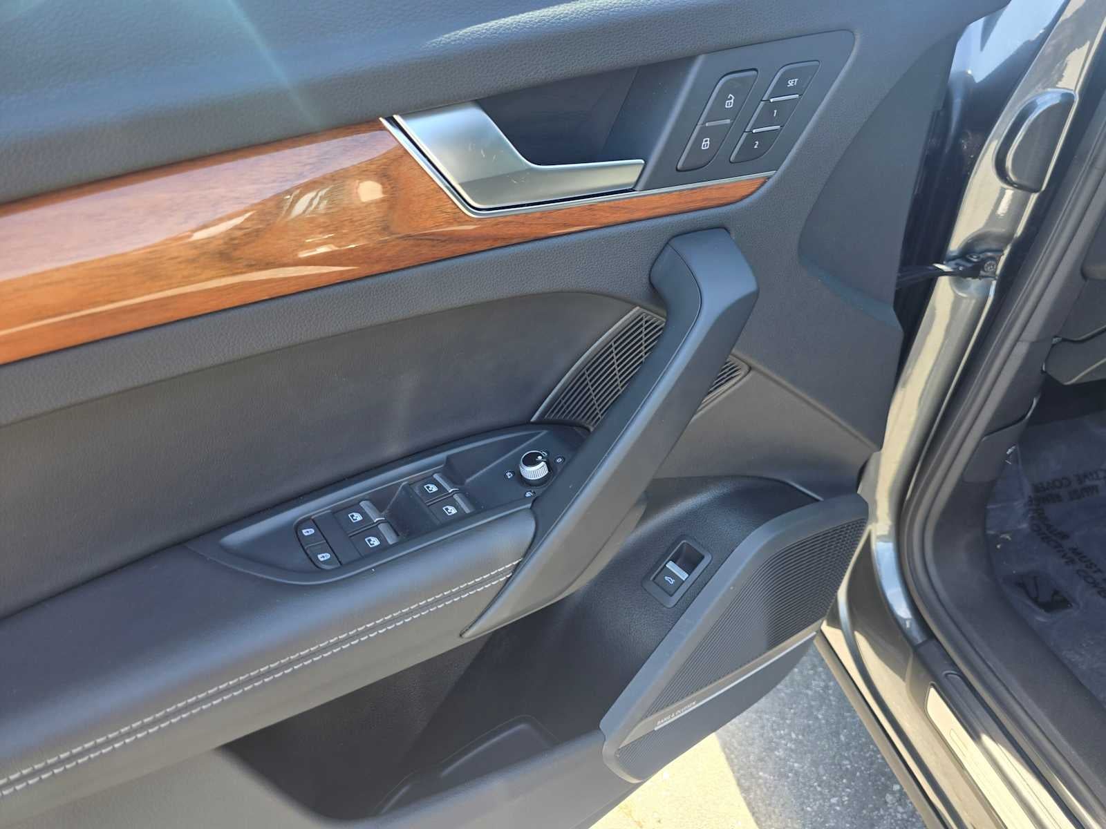 2022 Audi Q5 S line Premium Plus