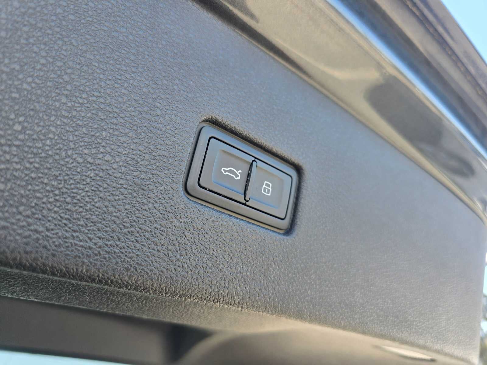 2022 Audi Q8 Premium Plus