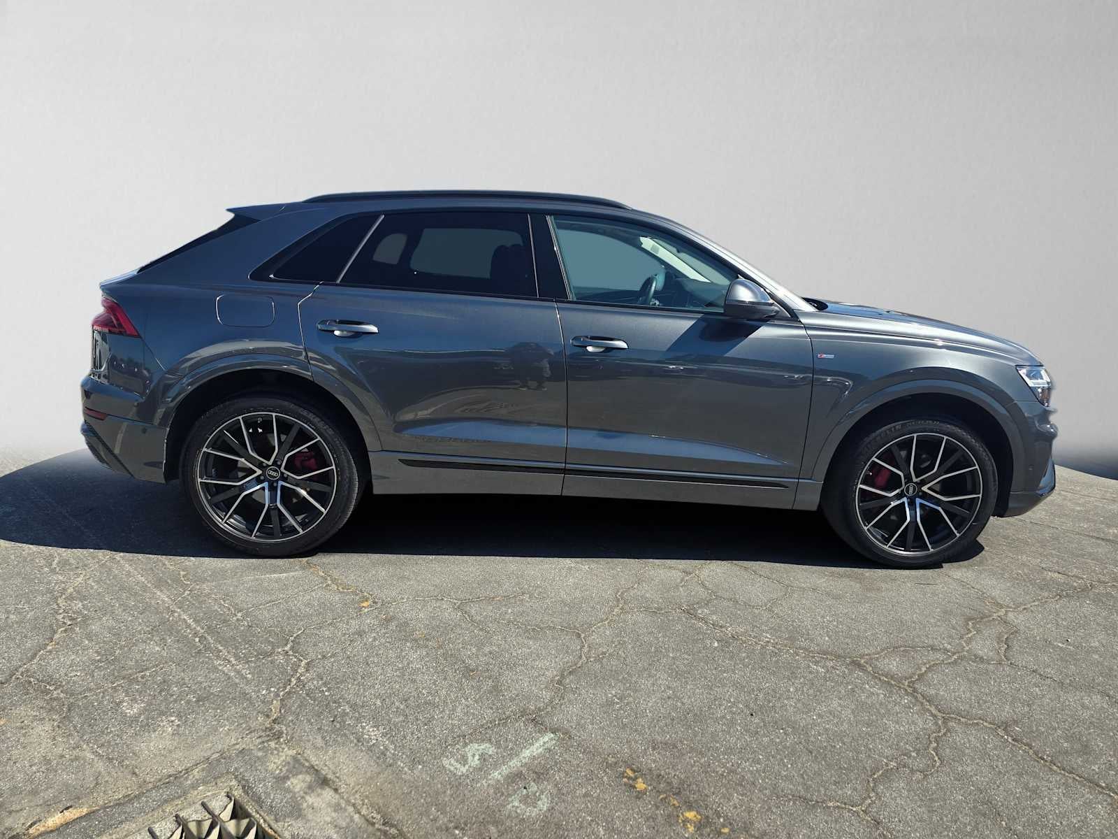 2022 Audi Q8 Premium Plus