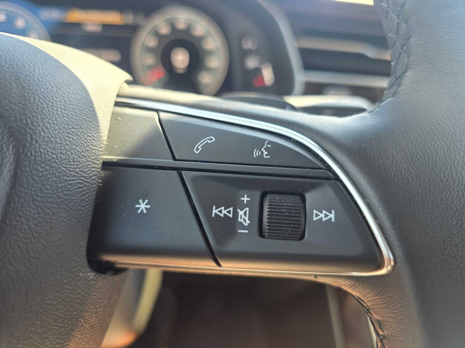 2022 Audi Q8 Premium Plus