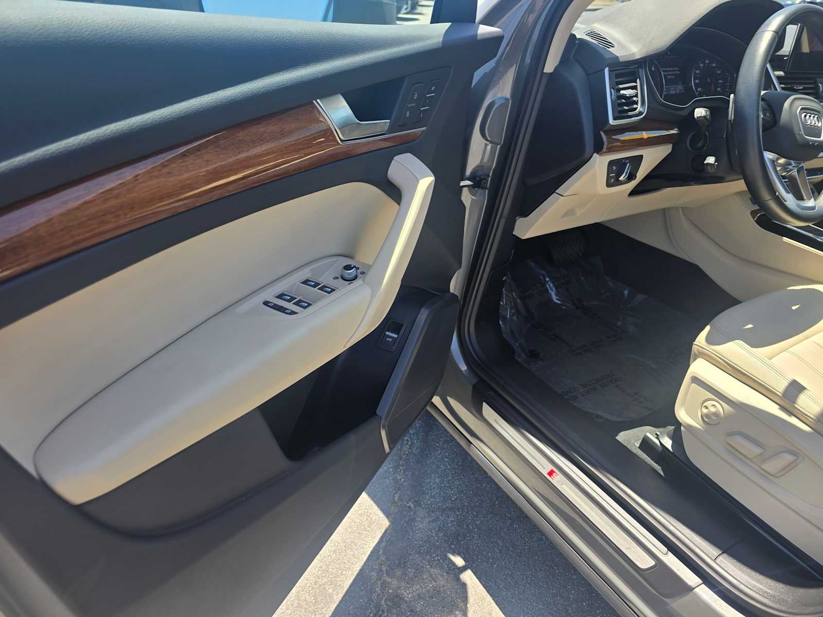 2023 Audi Q5 S line Premium