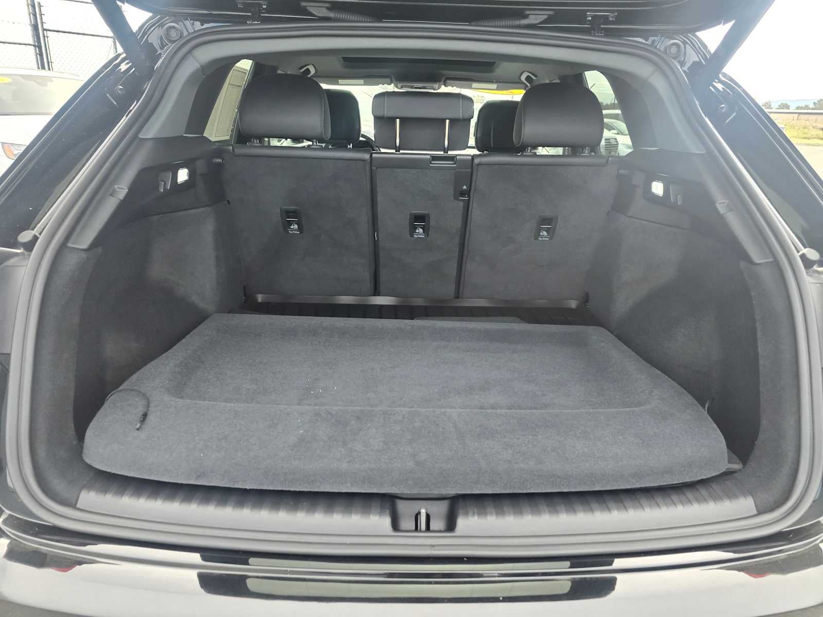 2024 Audi Q4 e-tron Premium Plus