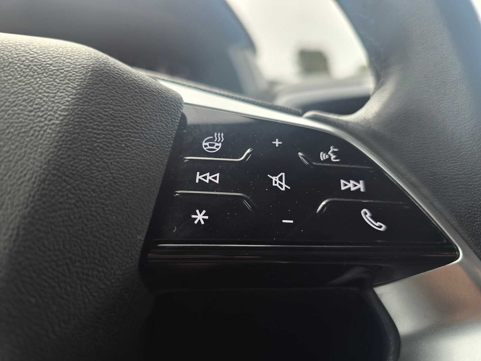 2024 Audi Q4 e-tron Premium Plus