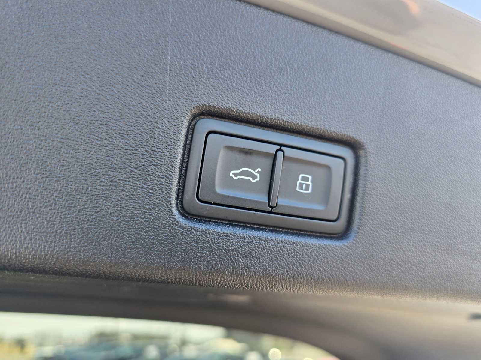 2024 Audi Q4 e-tron Premium Plus