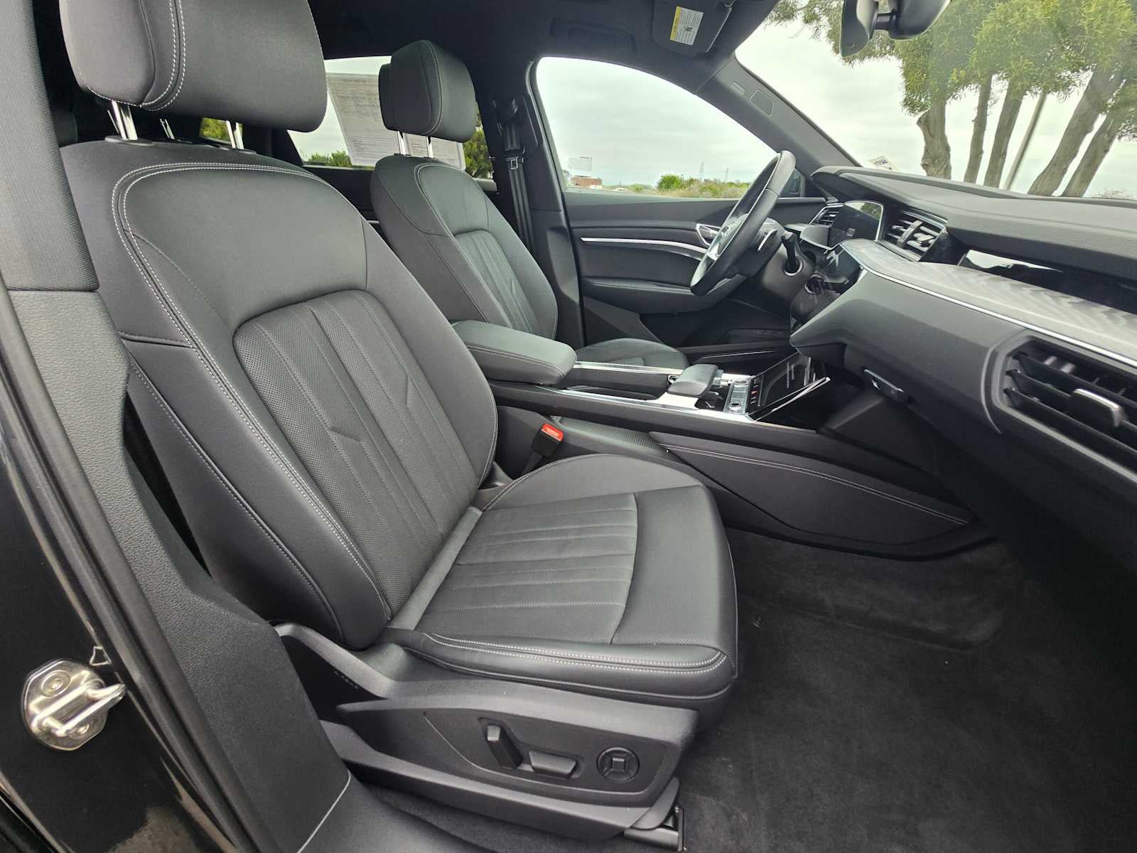 2023 Audi e-tron Premium Plus