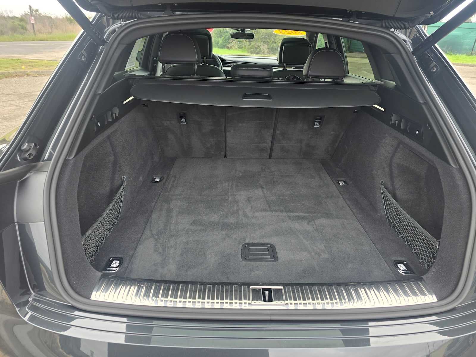 2023 Audi e-tron Premium Plus