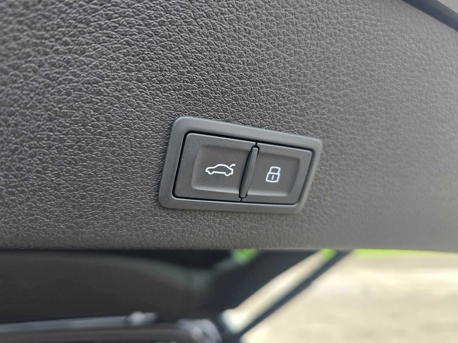 2023 Audi e-tron Premium Plus