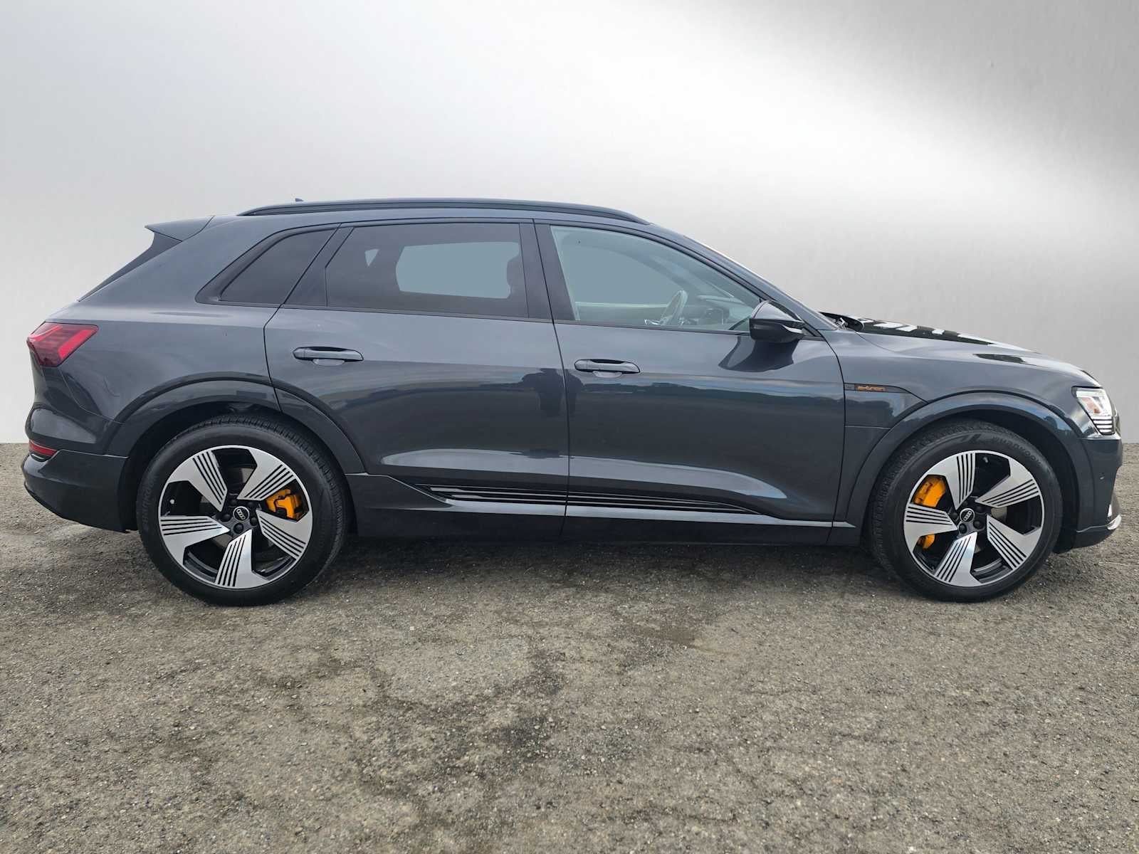 2023 Audi e-tron Premium Plus