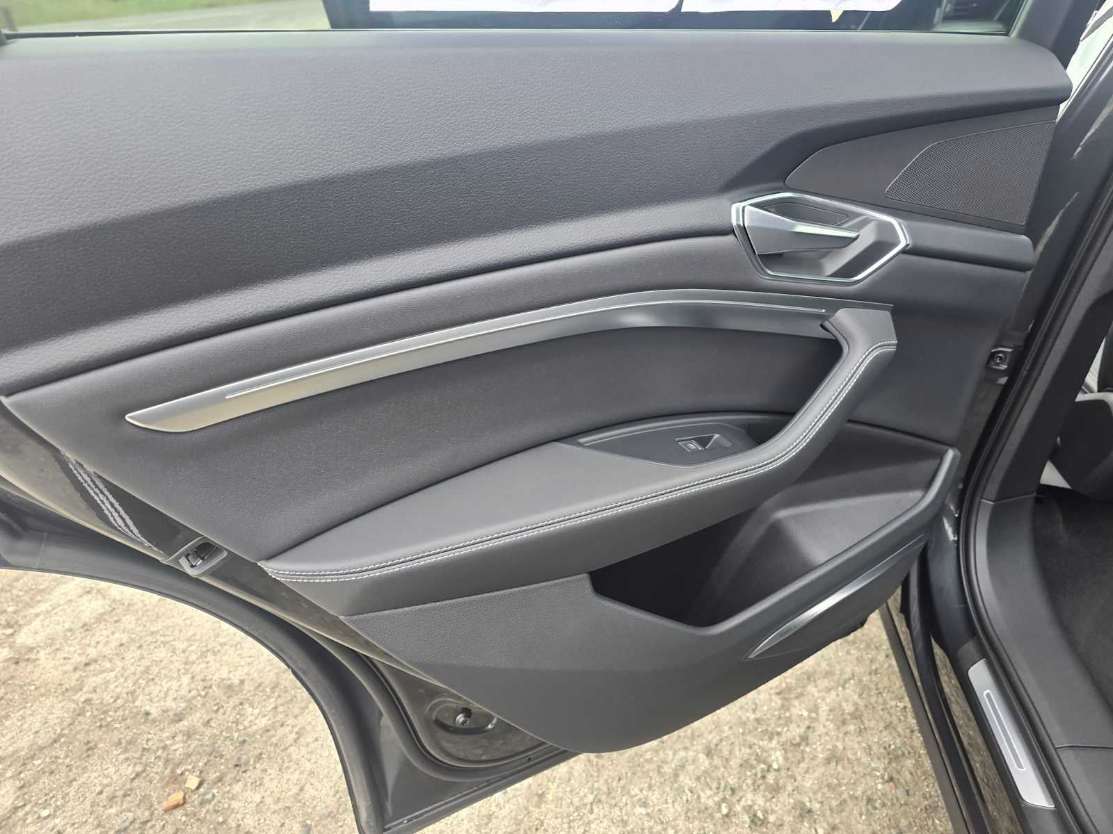 2023 Audi e-tron Premium Plus