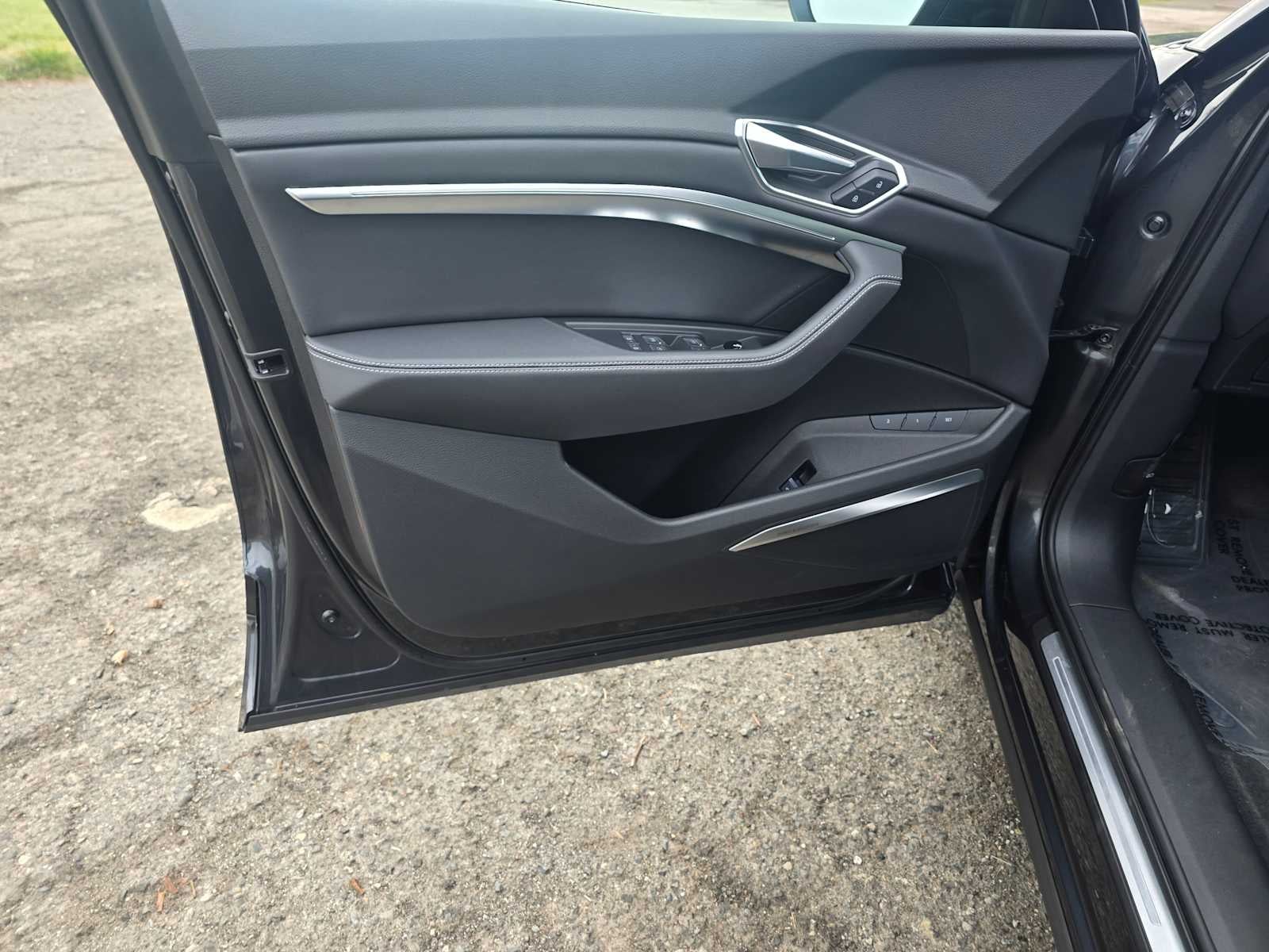 2023 Audi e-tron Premium Plus