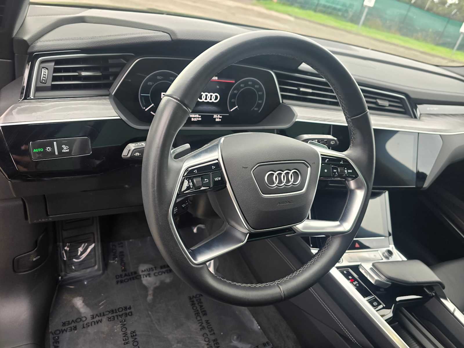 2023 Audi e-tron Premium Plus