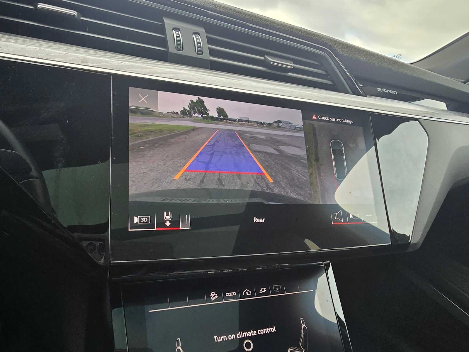 2023 Audi e-tron Premium Plus