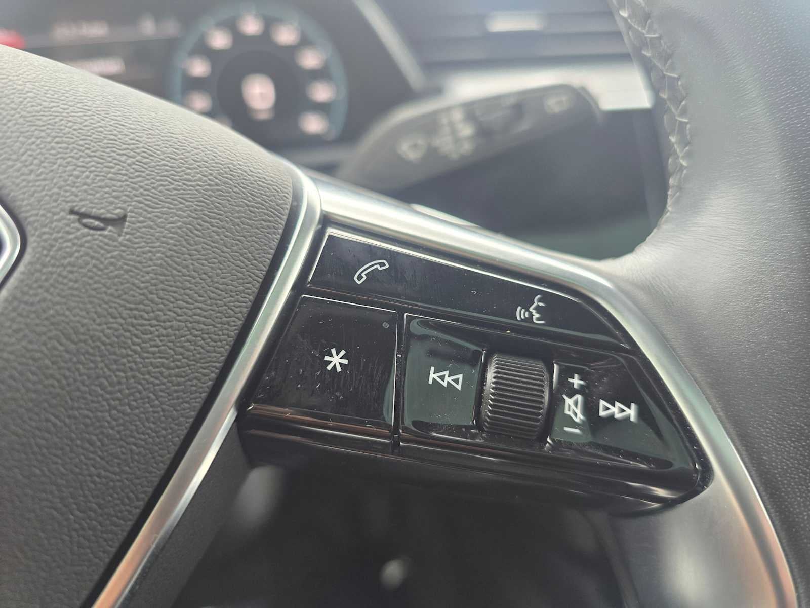 2023 Audi e-tron Premium Plus