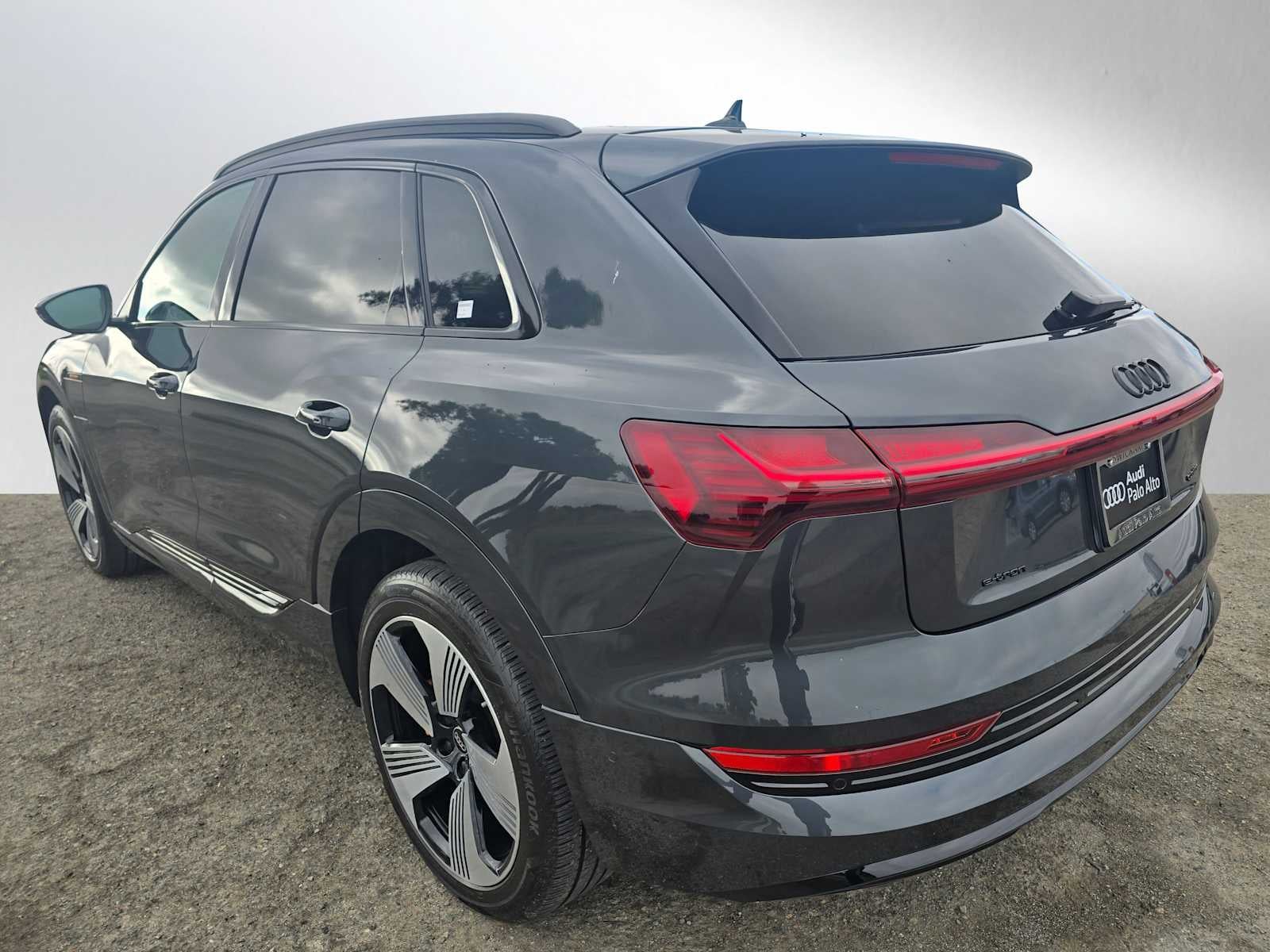 2023 Audi e-tron Premium Plus