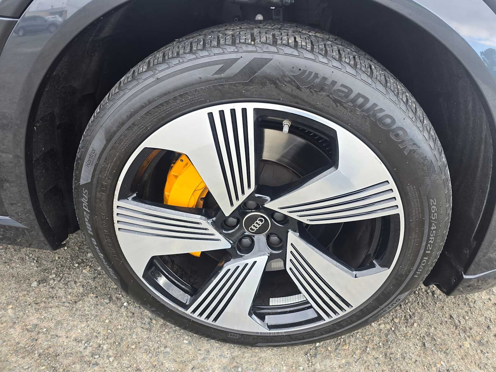 2023 Audi e-tron Premium Plus