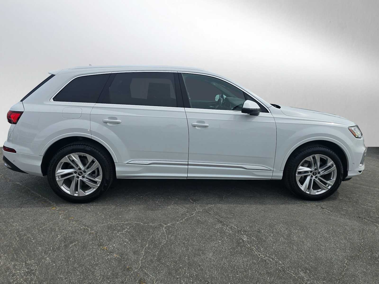 2023 Audi Q7 Premium Plus