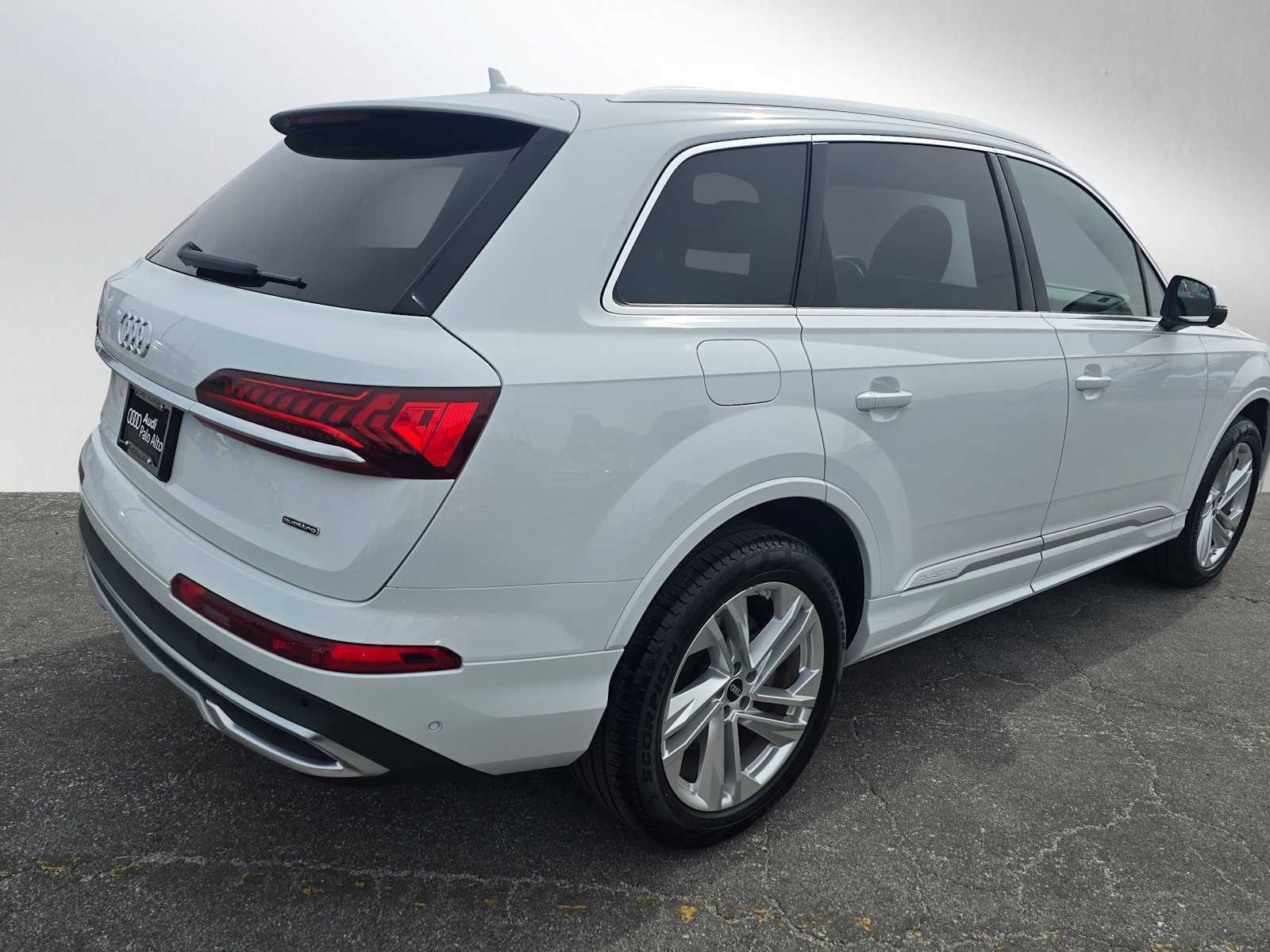 2023 Audi Q7 Premium Plus