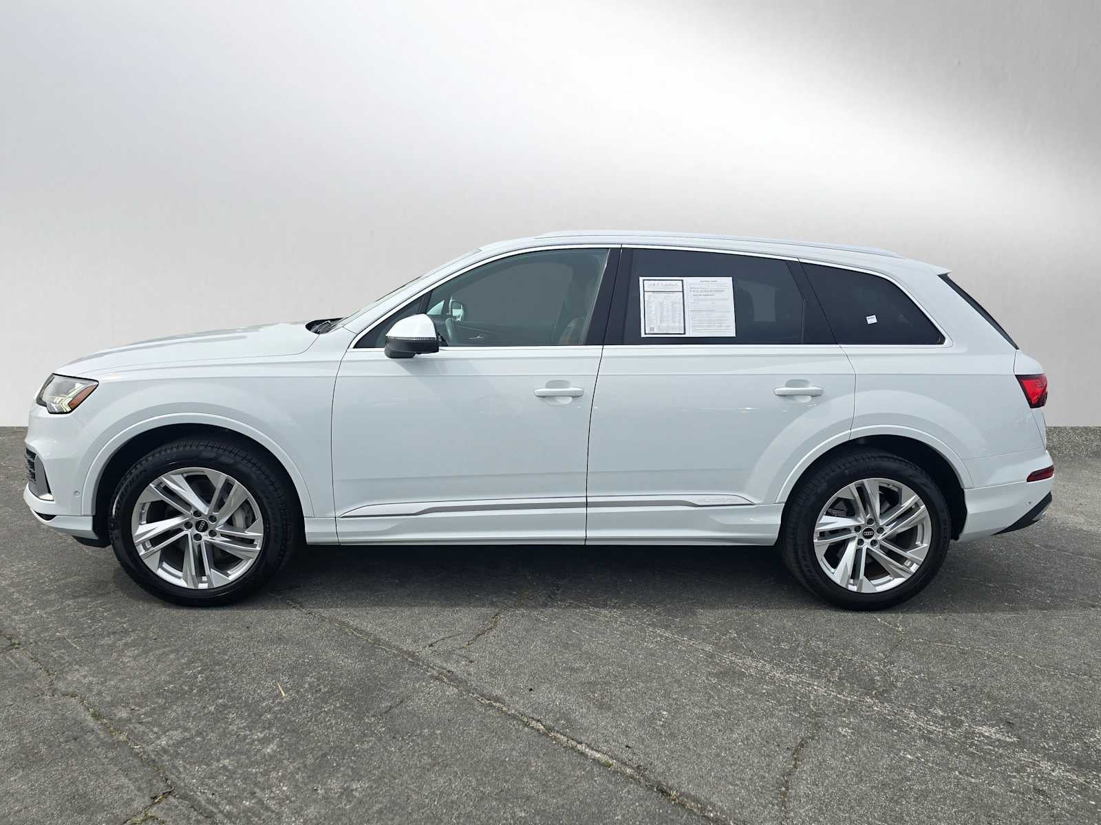 2023 Audi Q7 Premium Plus