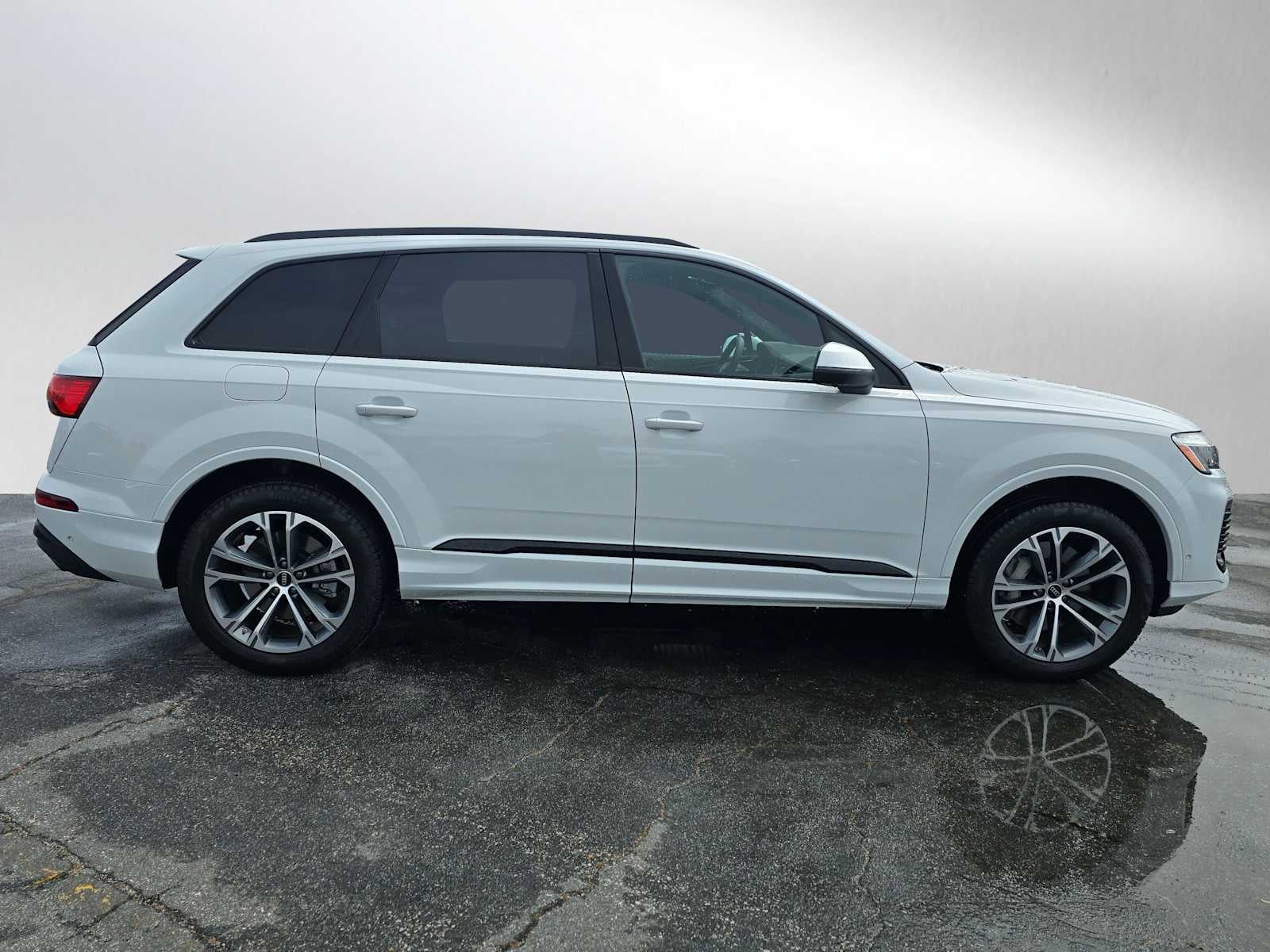 2025 Audi Q7 Premium Plus