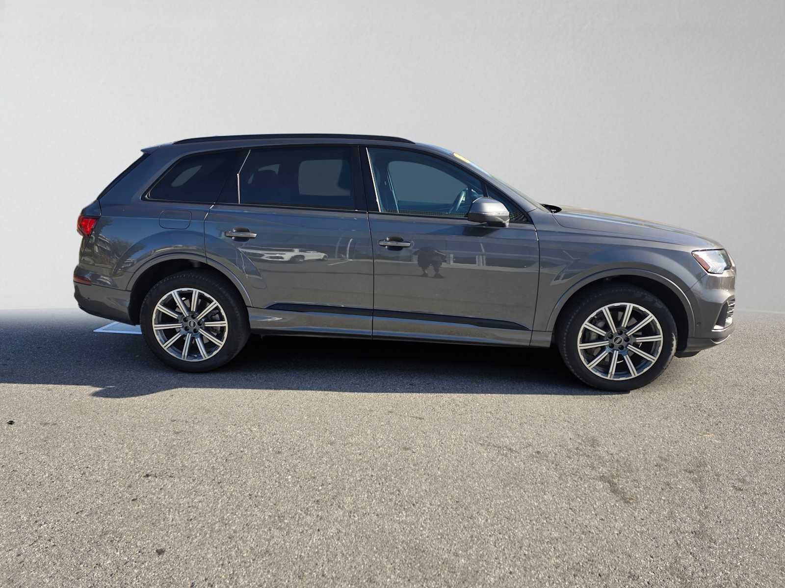 2023 Audi Q7 Premium Plus