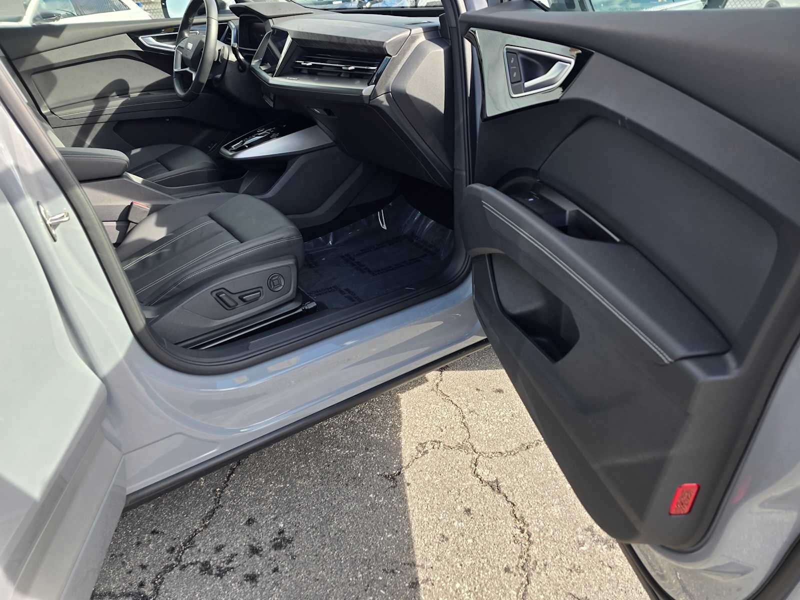 2025 Audi Q4 e-tron Premium Plus