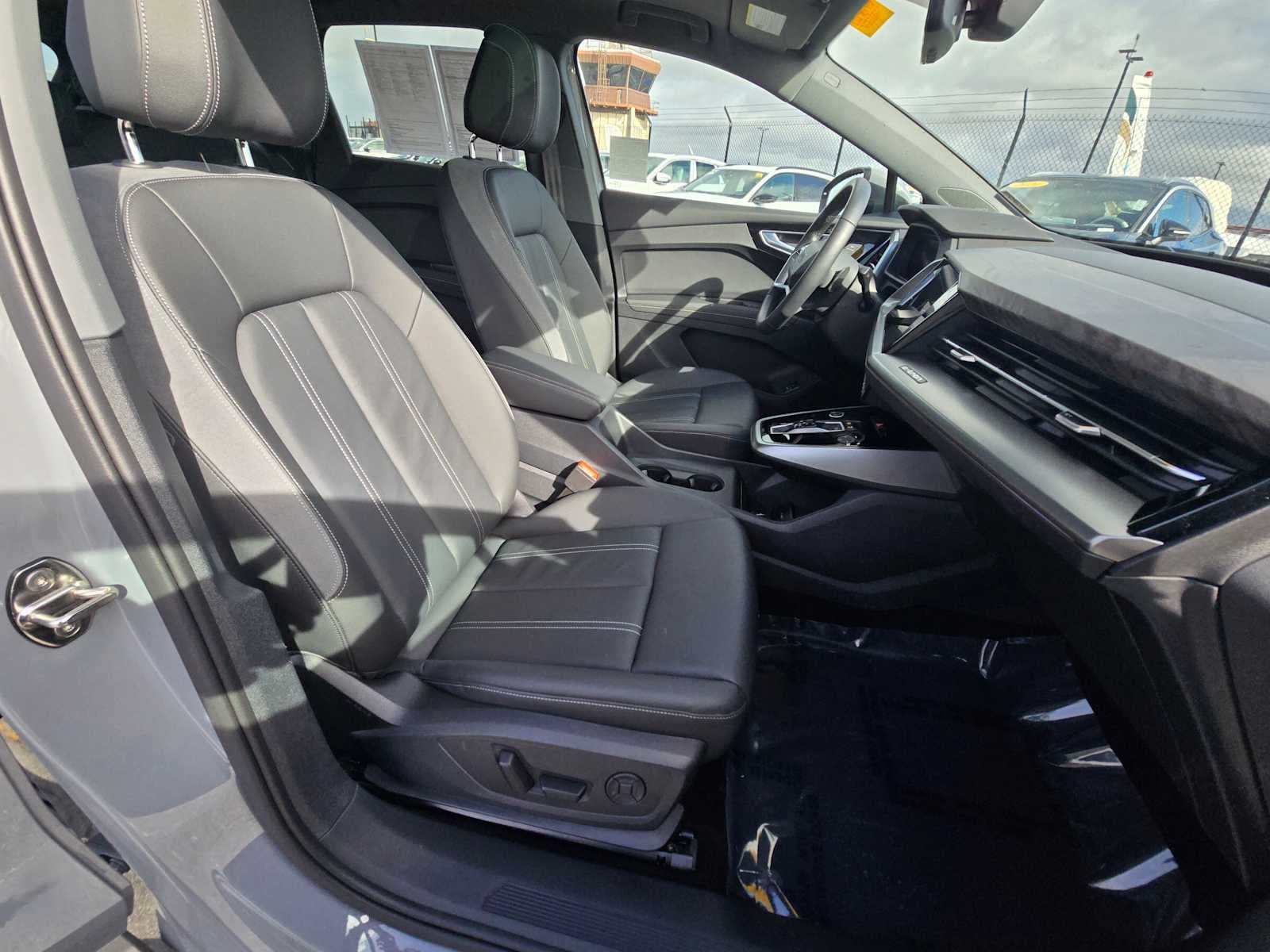 2025 Audi Q4 e-tron Premium Plus