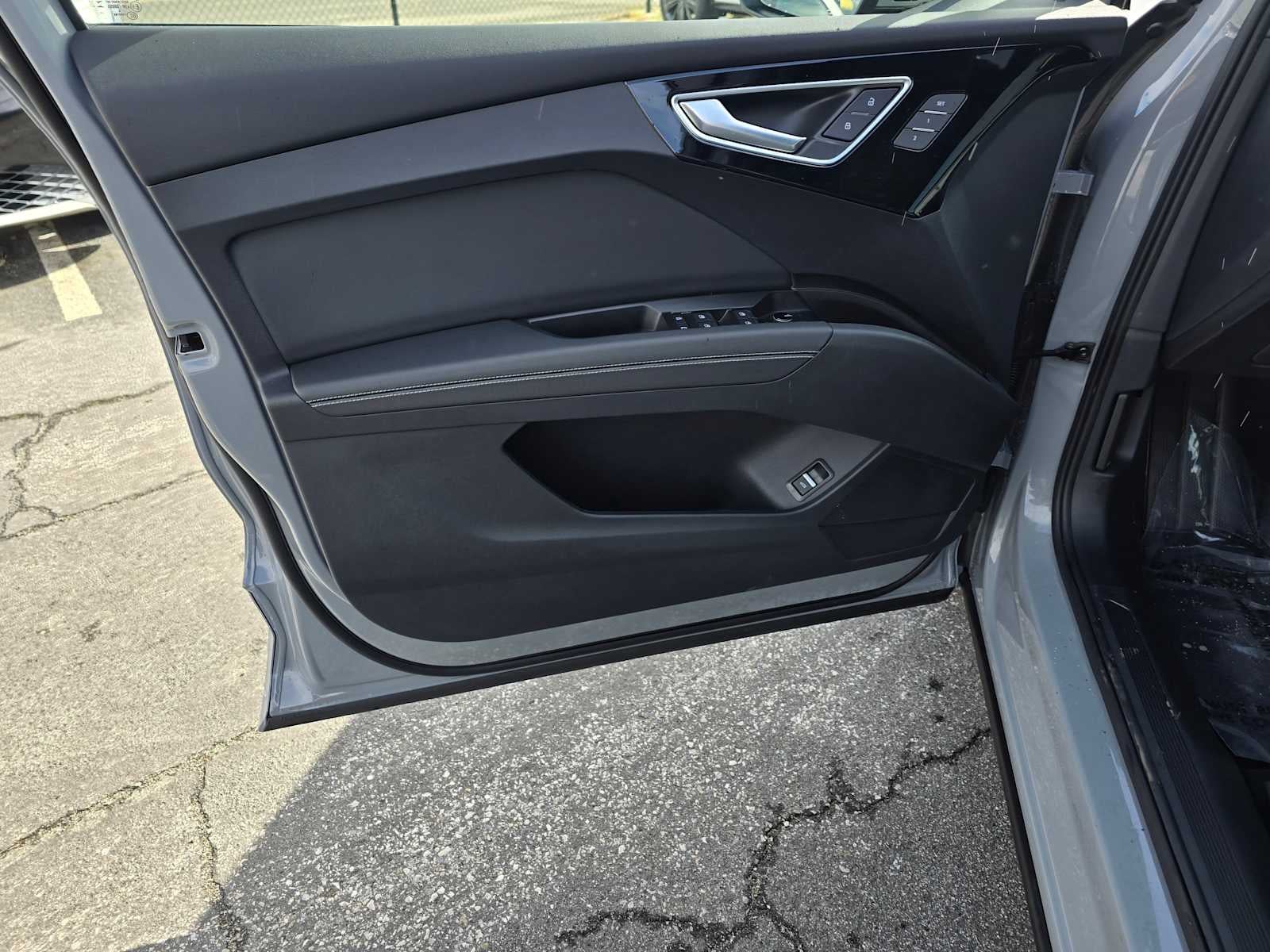 2025 Audi Q4 e-tron Premium Plus