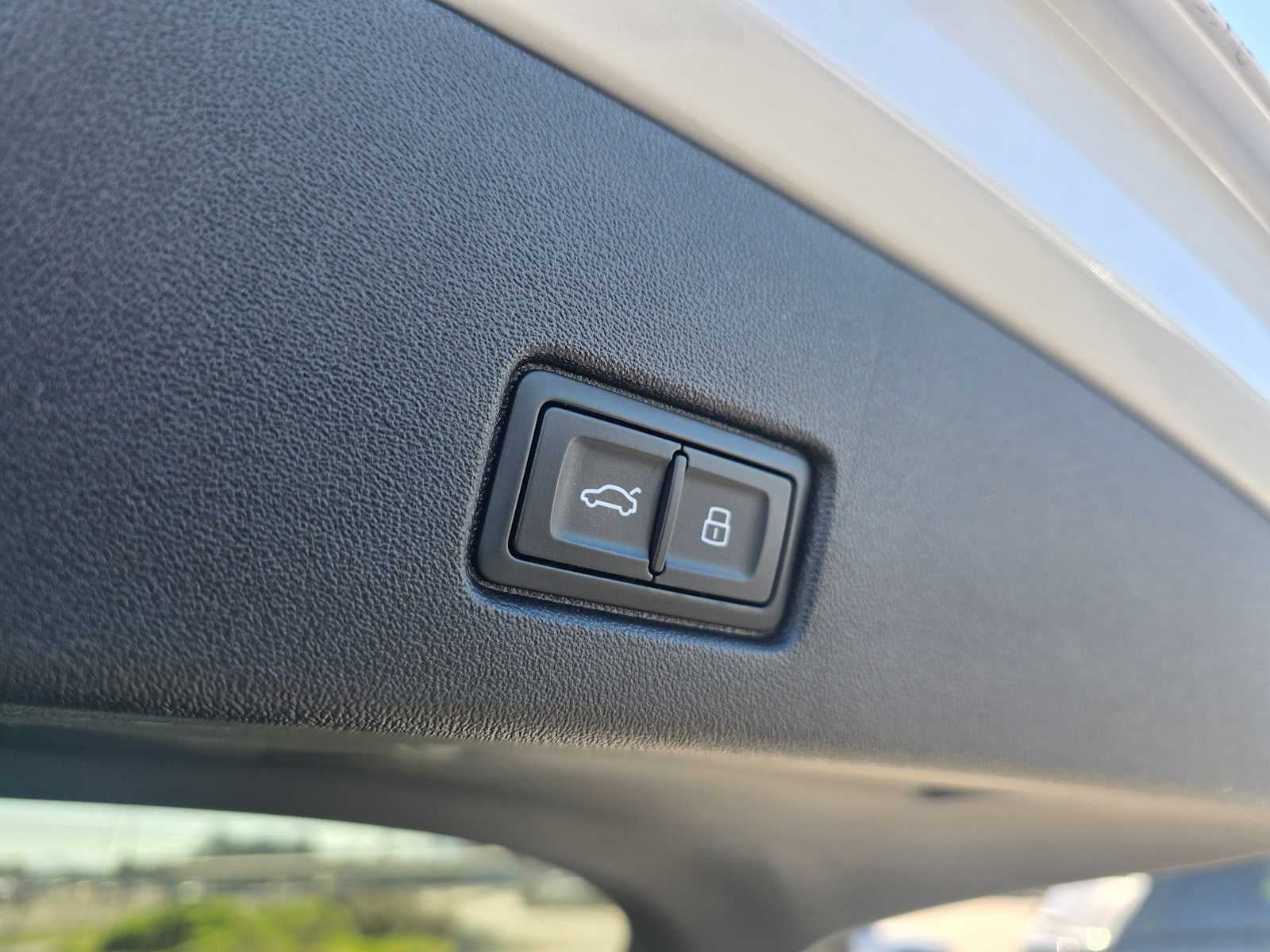 2024 Audi Q4 e-tron Prestige