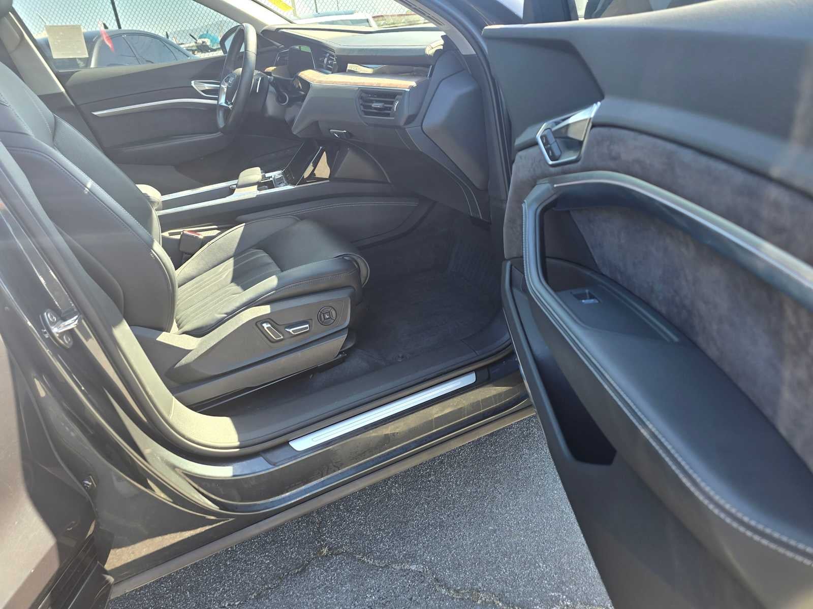 2019 Audi e-tron Prestige