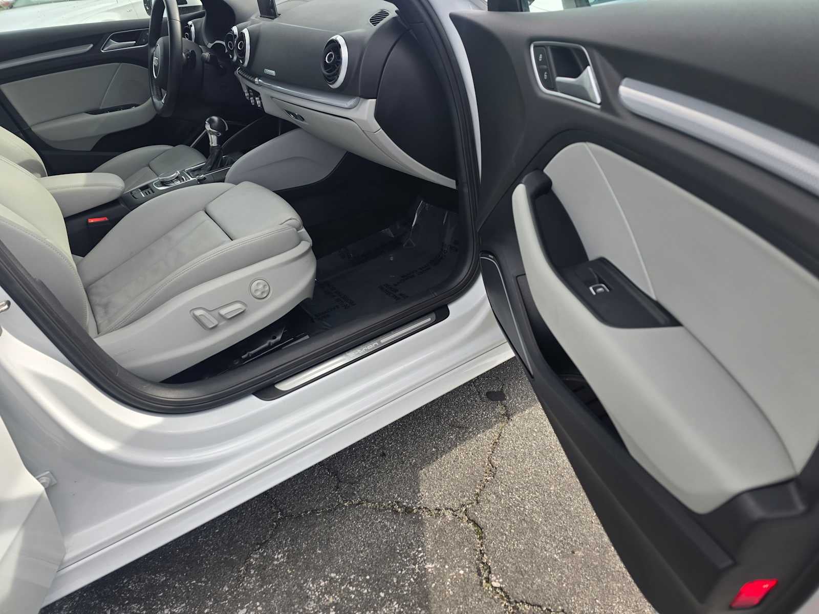 2016 Audi A3 e-tron Premium Plus