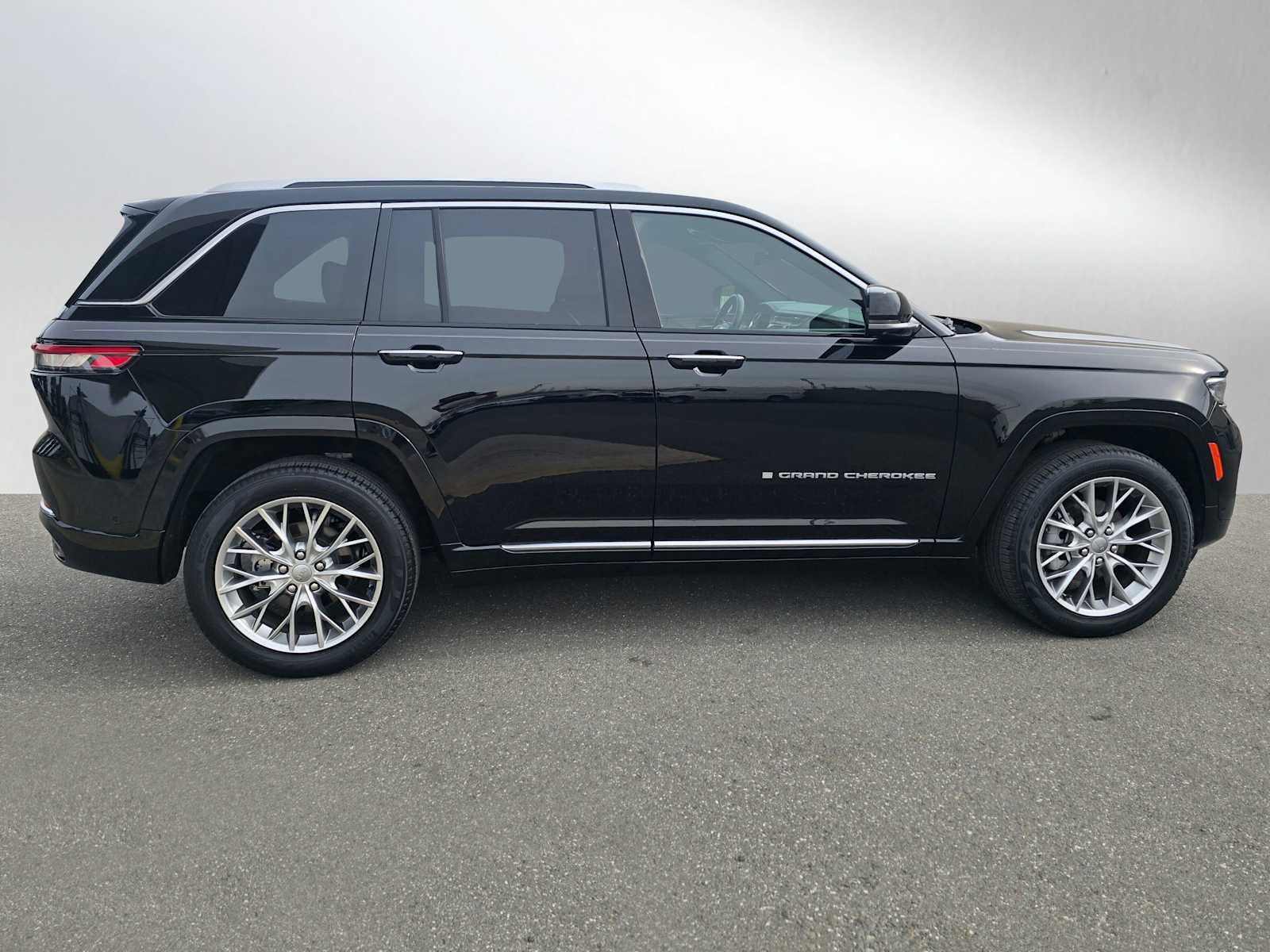 2023 Jeep Grand Cherokee Summit