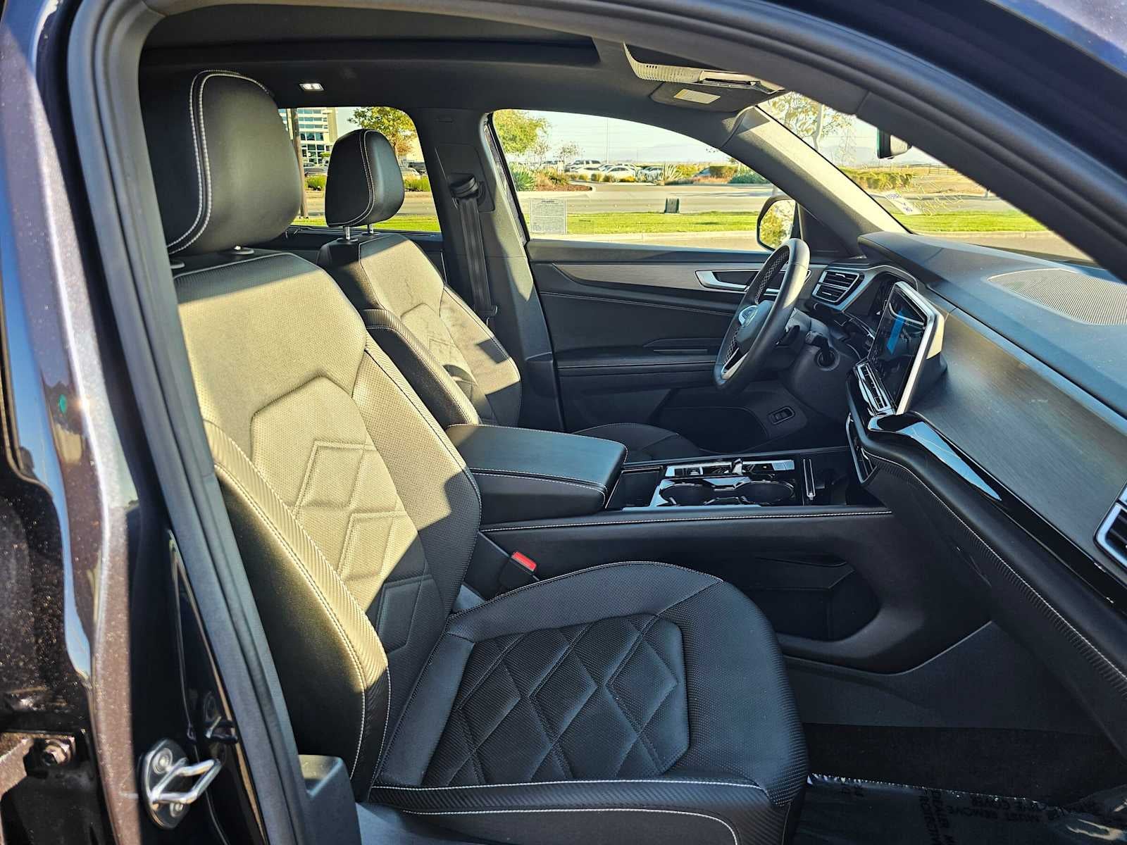 2025 Volkswagen Atlas Cross Sport 2.0T SE w/Technology