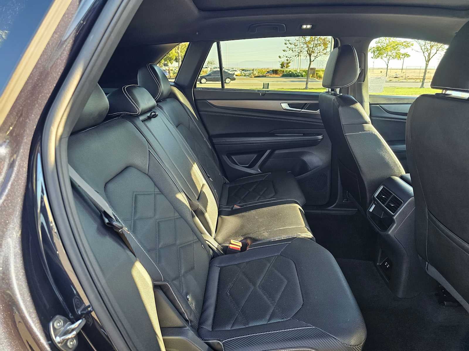 2025 Volkswagen Atlas Cross Sport 2.0T SE w/Technology