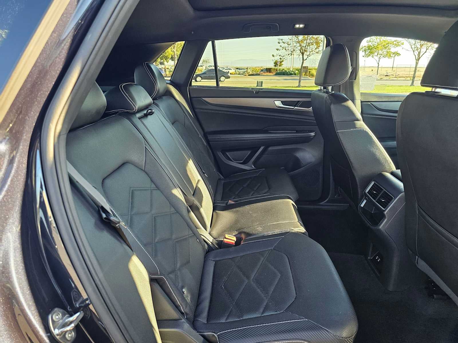 2025 Volkswagen Atlas Cross Sport 2.0T SE w/Technology