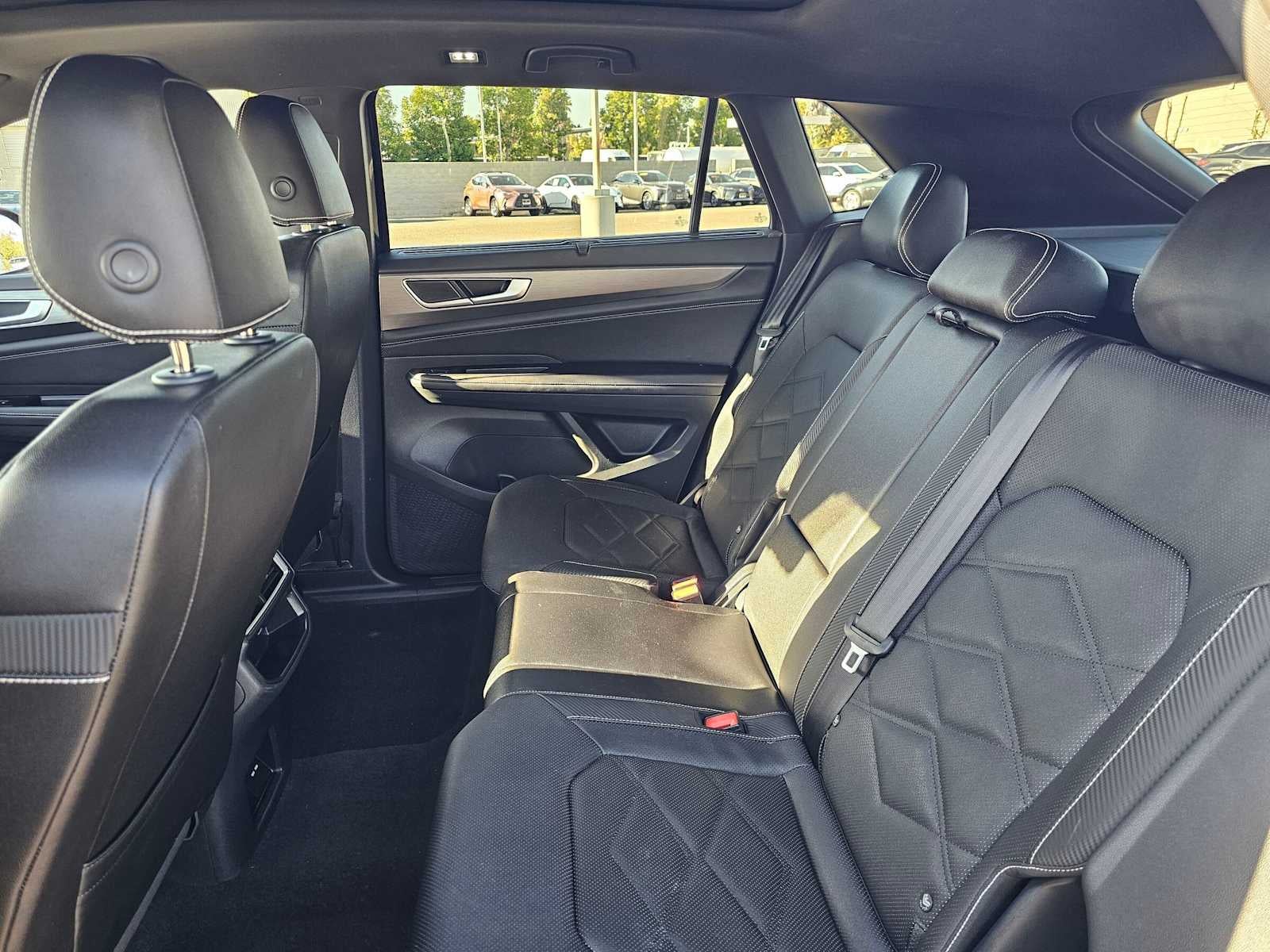 2025 Volkswagen Atlas Cross Sport 2.0T SE w/Technology