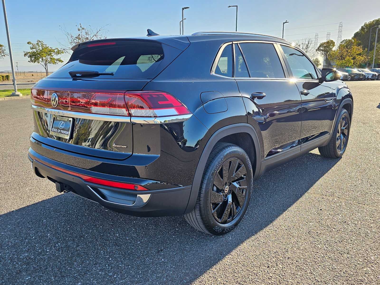 2025 Volkswagen Atlas Cross Sport 2.0T SE w/Technology