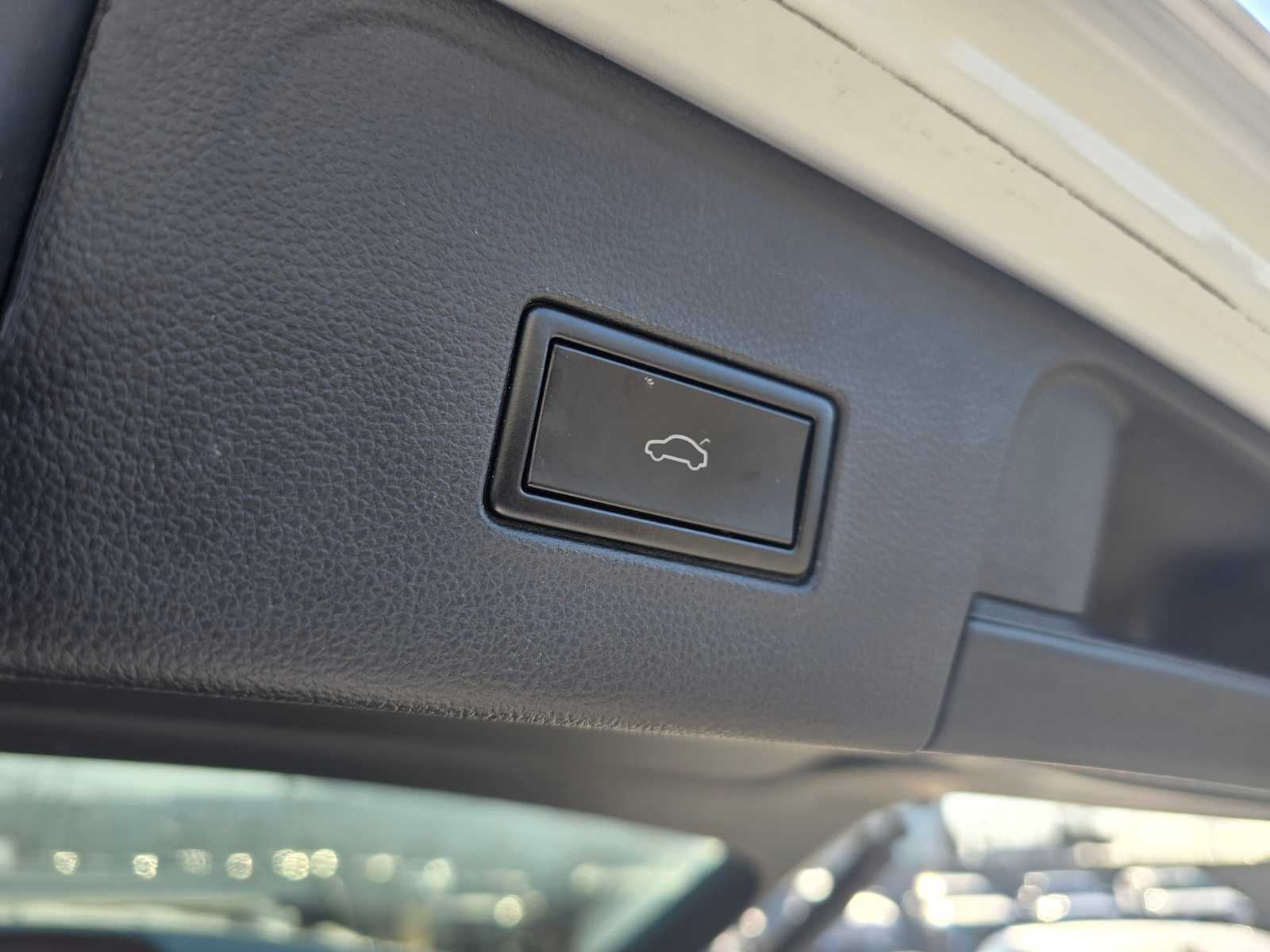 2019 Volkswagen Atlas 3.6L V6 SE w/Technology R-Line