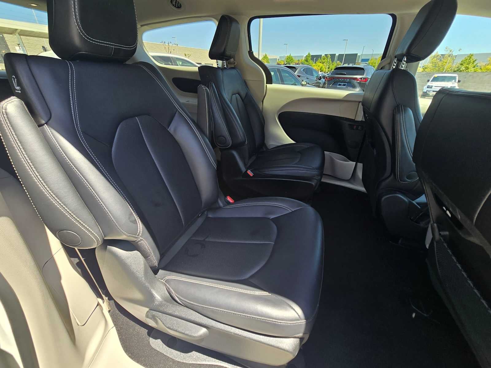2024 Chrysler Pacifica Hybrid Select