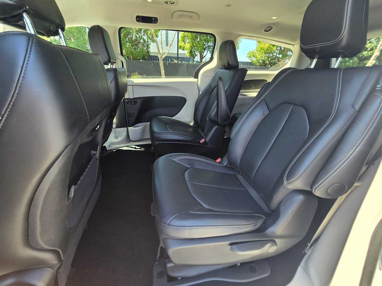 2024 Chrysler Pacifica Hybrid Select