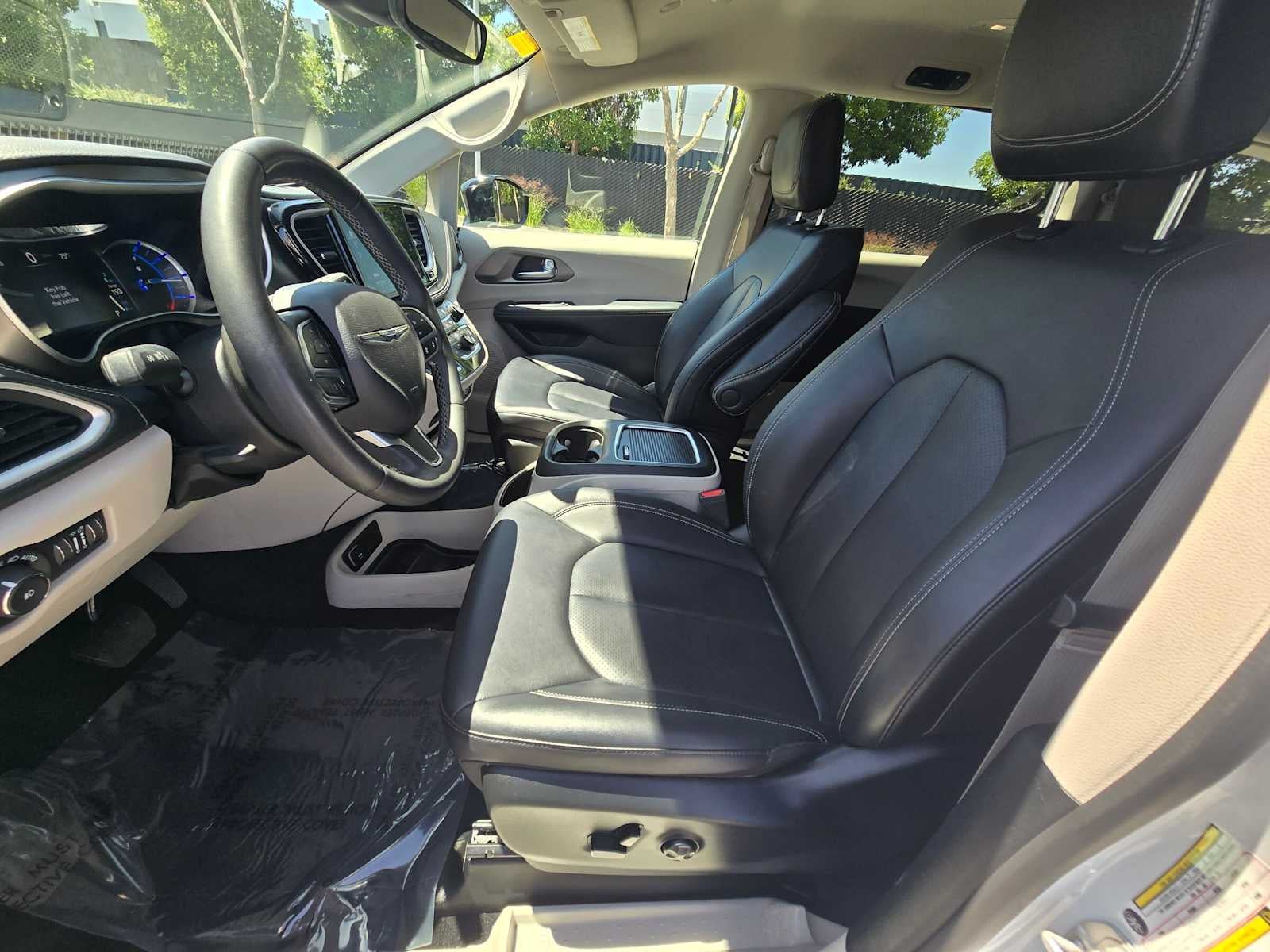 2024 Chrysler Pacifica Hybrid Select