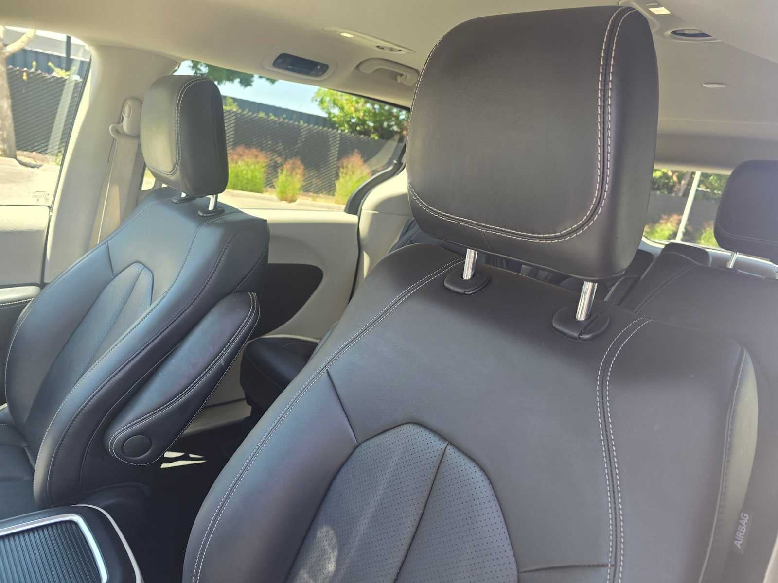 2024 Chrysler Pacifica Hybrid Select