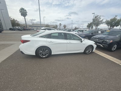 2020 Toyota Avalon Hybrid XLE