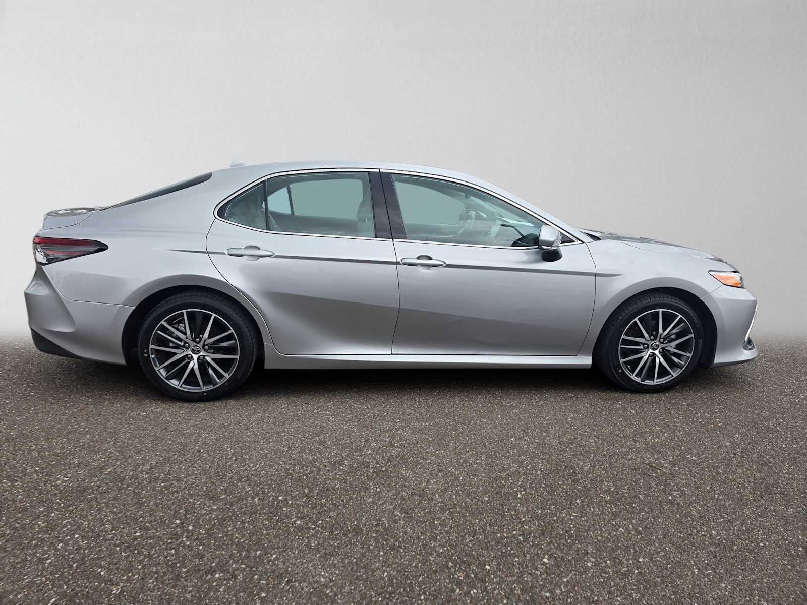 2023 Toyota Camry Hybrid XLE