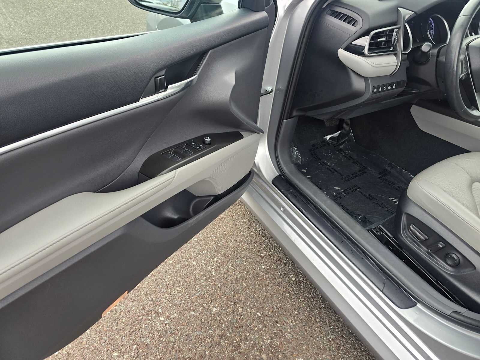 2023 Toyota Camry Hybrid XLE
