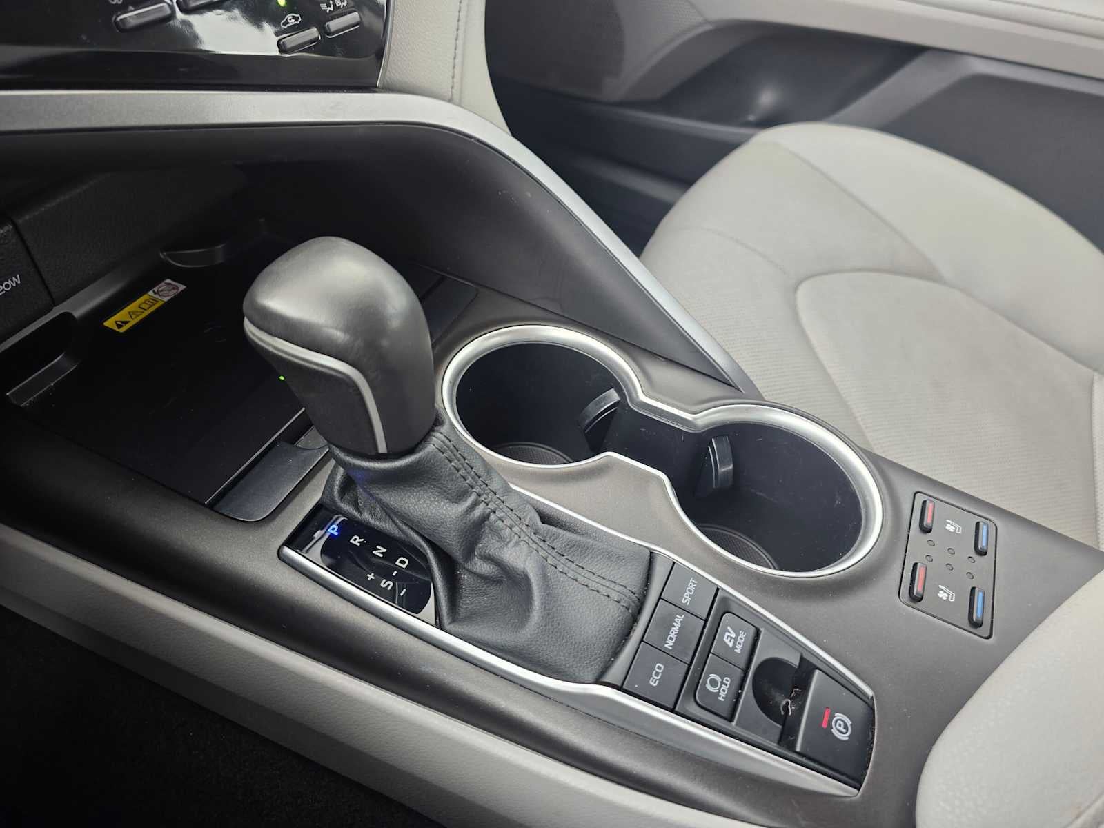 2023 Toyota Camry Hybrid XLE