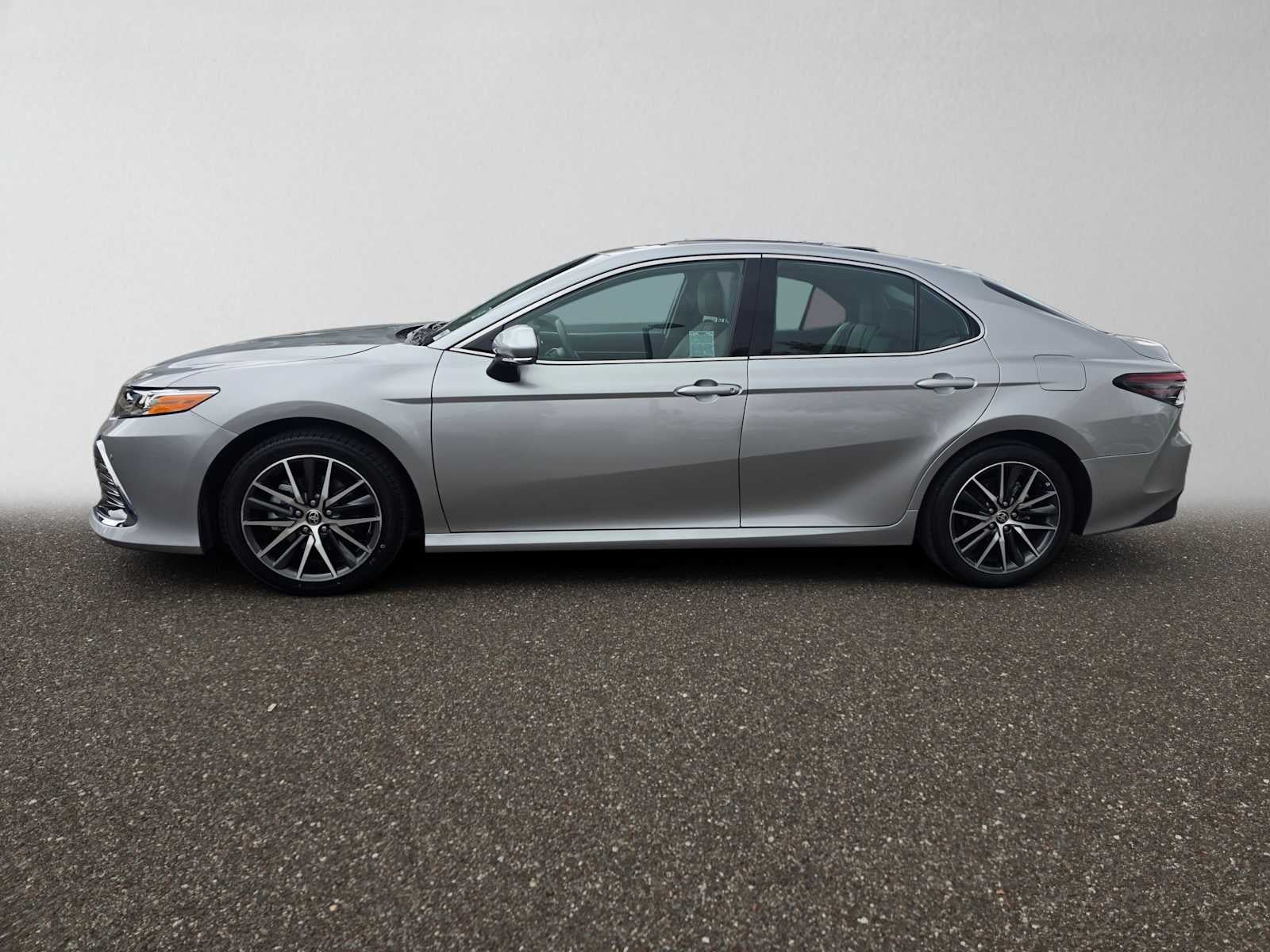 2023 Toyota Camry Hybrid XLE