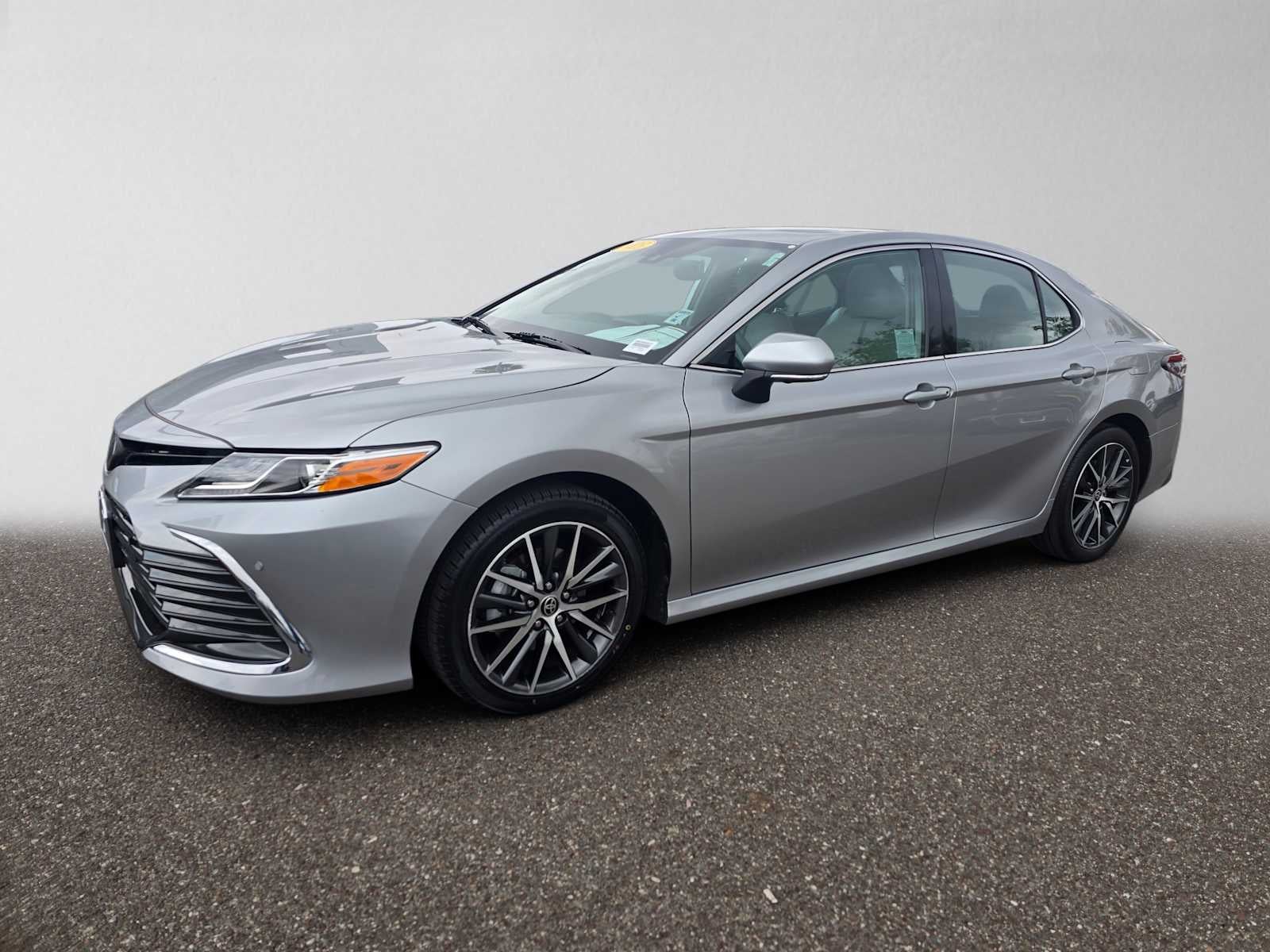 2023 Toyota Camry Hybrid XLE