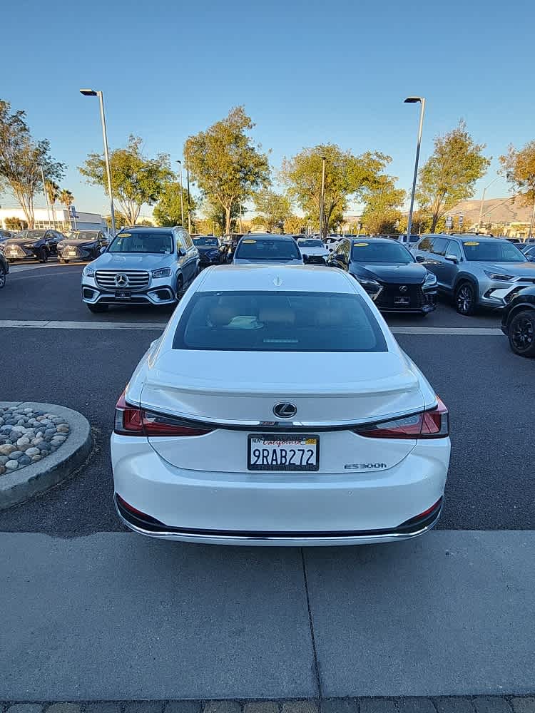 2025 Lexus ES 300h ES 300h