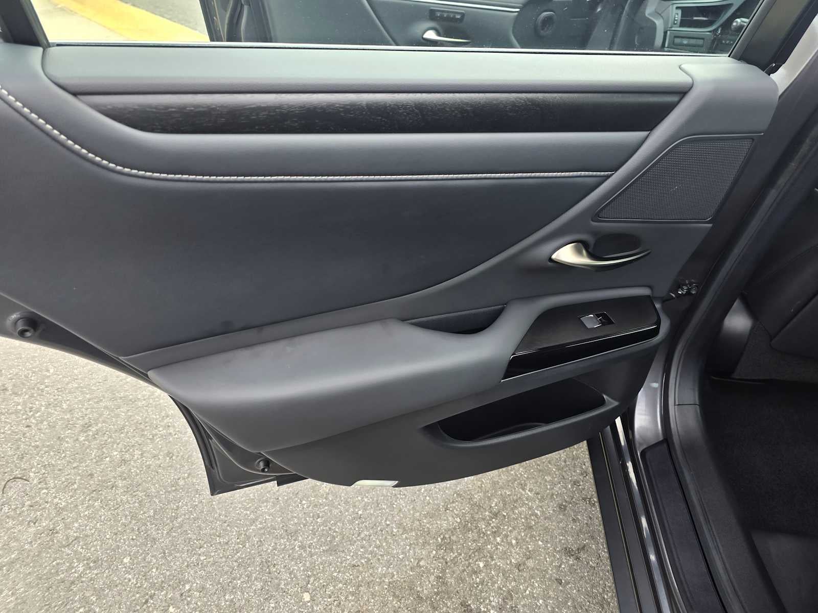 2025 Lexus ES 300h ES 300h